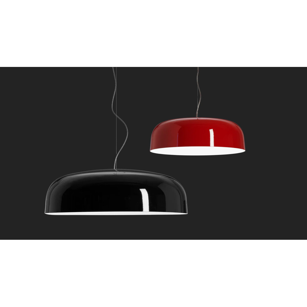 Lampada a sospensione che ripre la forma di un rosone ingrandito e rovesciato.